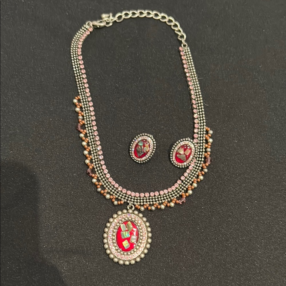 Choker necklace and earrings set